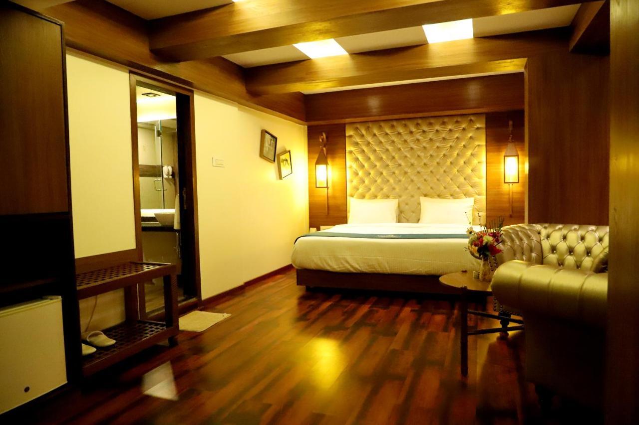 Hotel Reyansh Grand Boisar Exterior foto
